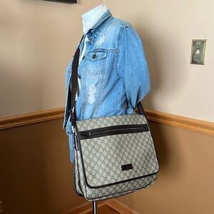 A 430- 💯 % authentic Gucci crossbody bag